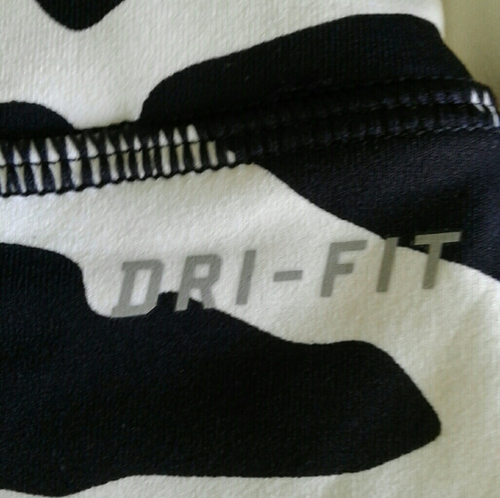 Nike Epic Lux Tight Fit NWT size S - Picture 8 of 8